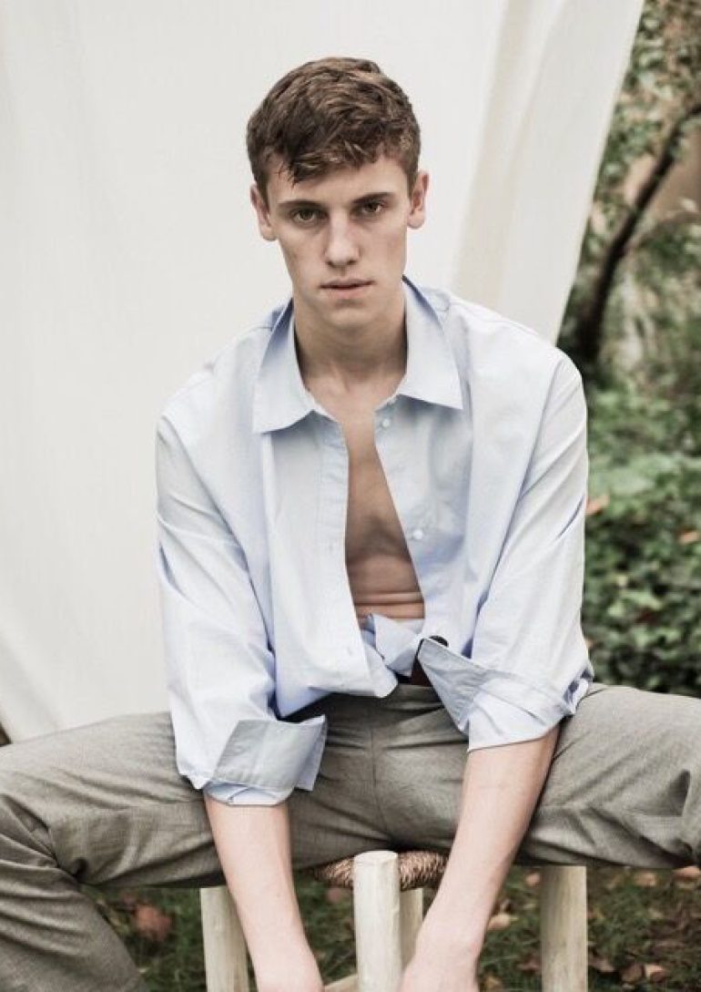 Anton Ahrens book photo