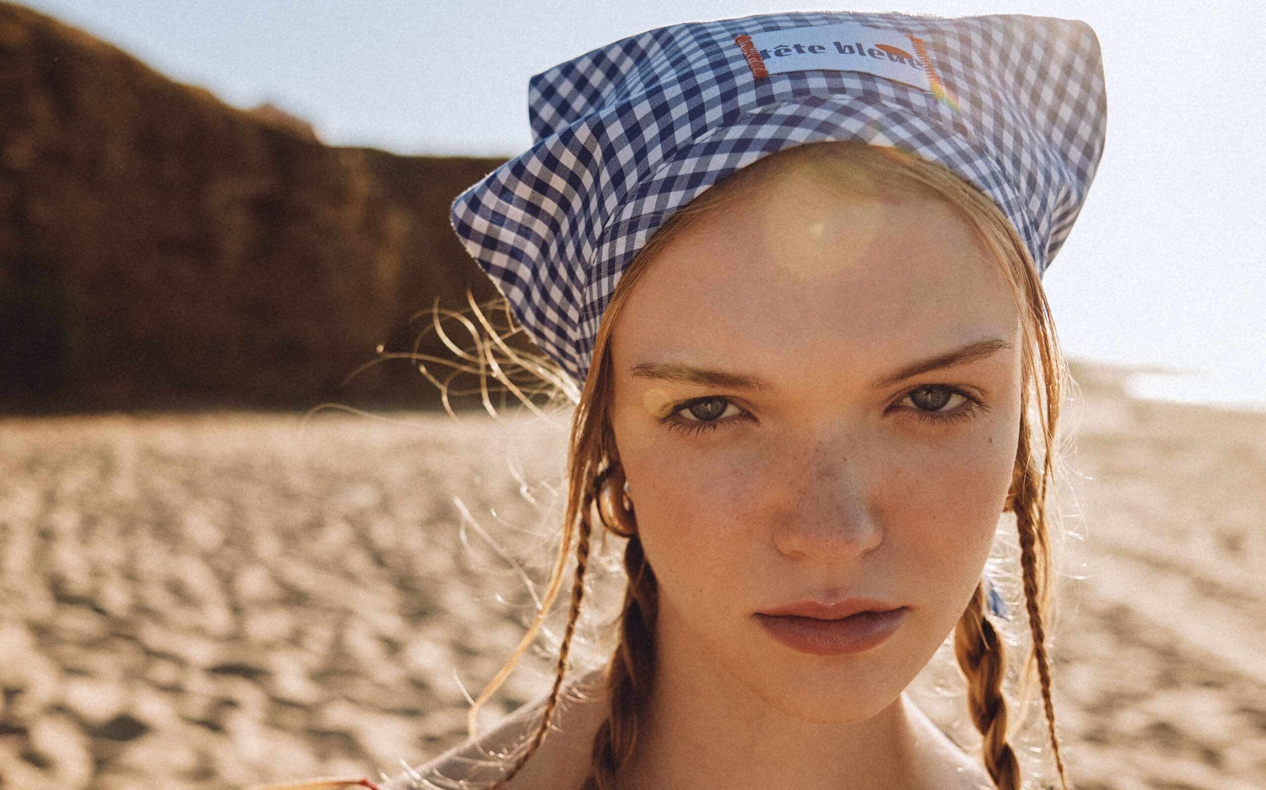 Arisha Stepanova & Nikolay Bulanov fot Tete Bleue Campaign’22 news photo