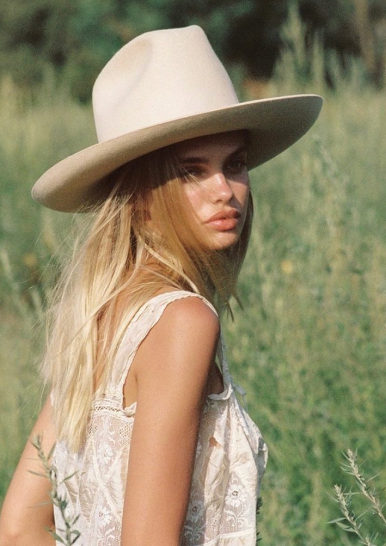 Dasha Khlystun book photo