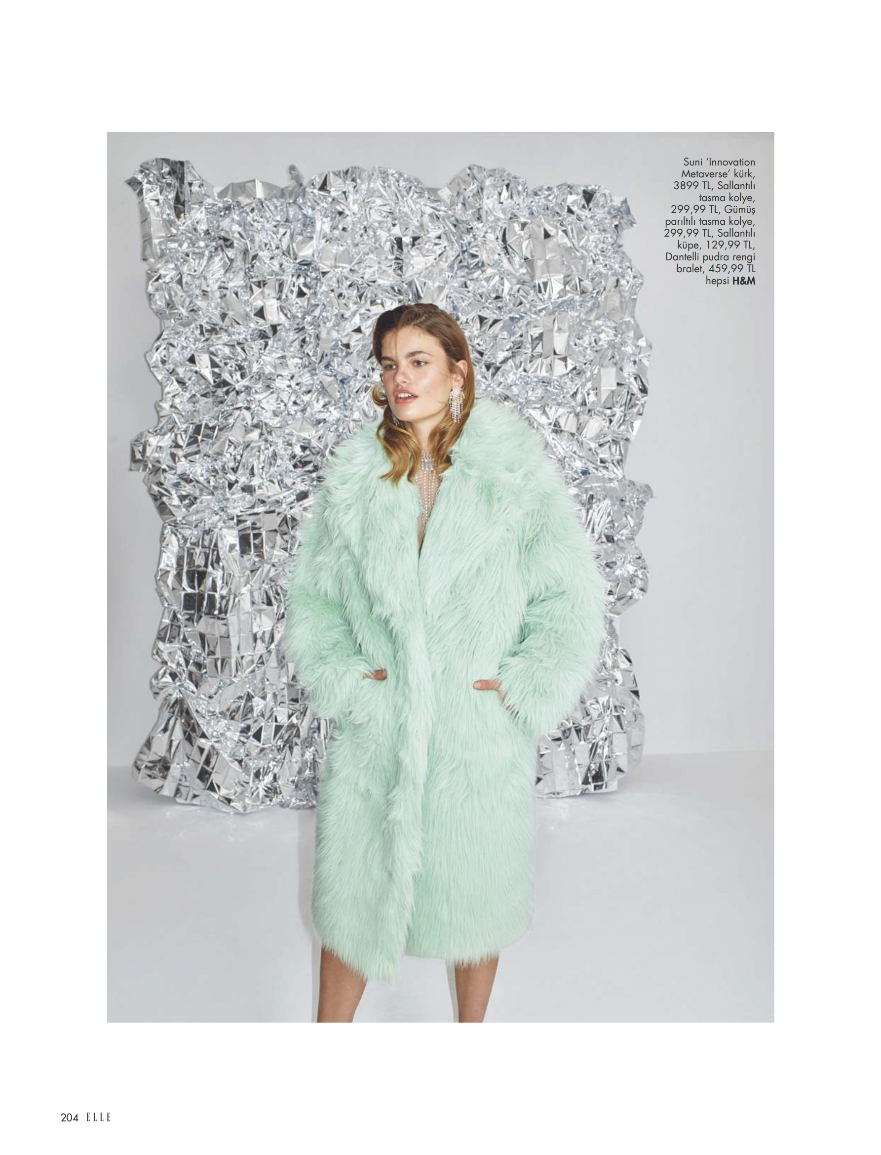 Roos Van Nieuwkerk for Elle December Issue news photo