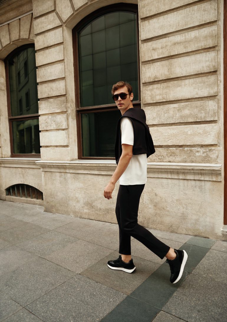 Antonio Lomar book photo