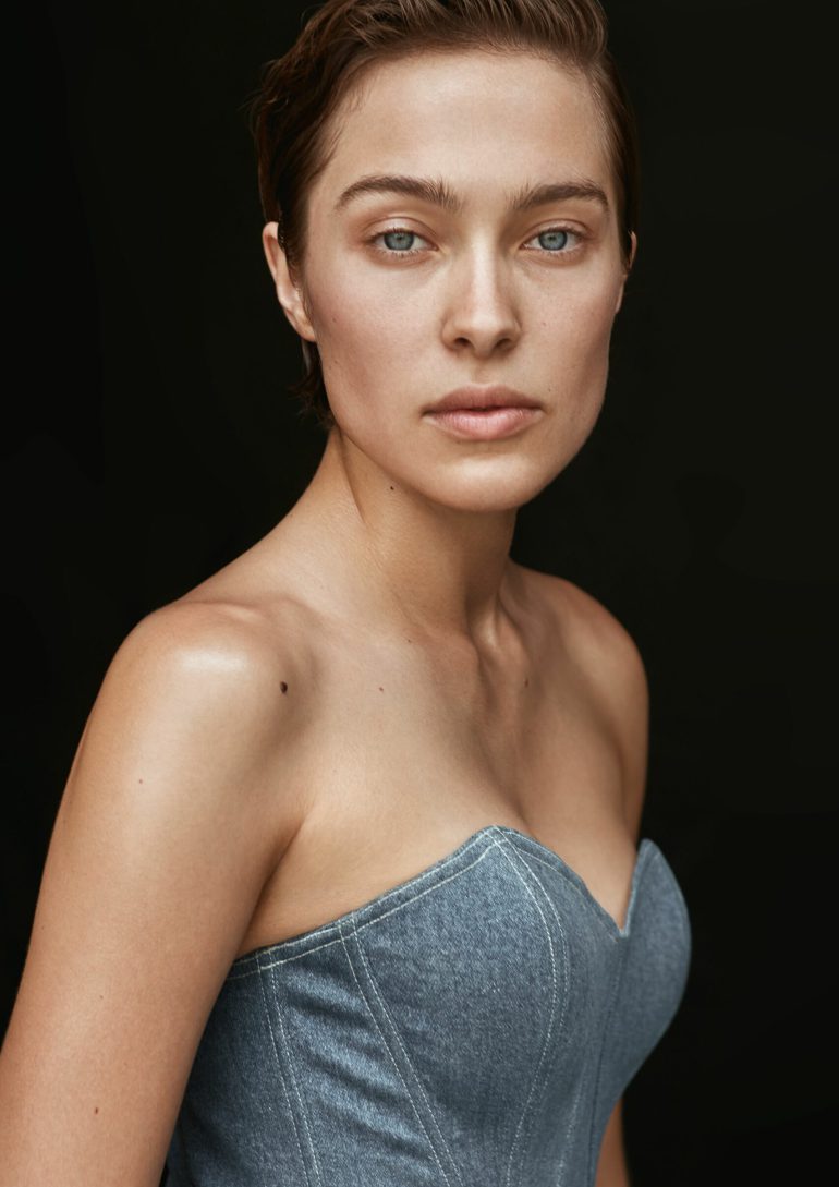 Alexa Arana book photo