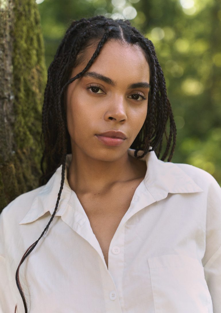 Zoë Okwell book photo