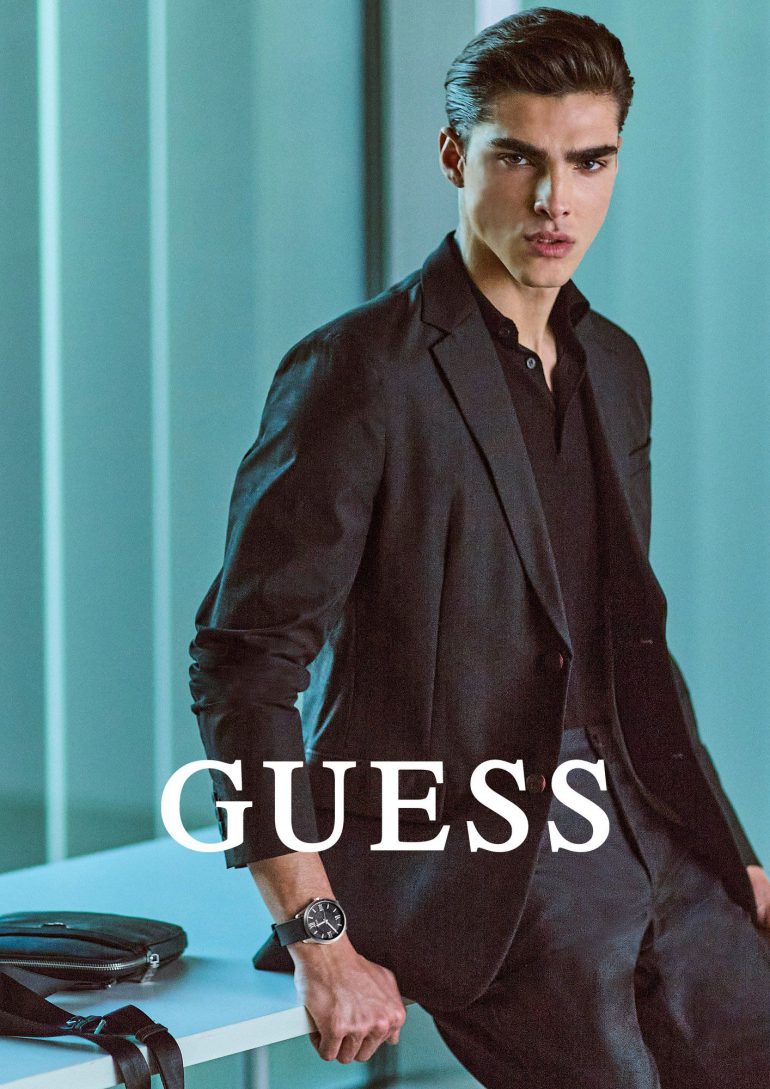 Simone Stravolov book photo