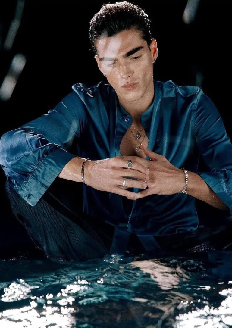 Simone Stravolov book photo