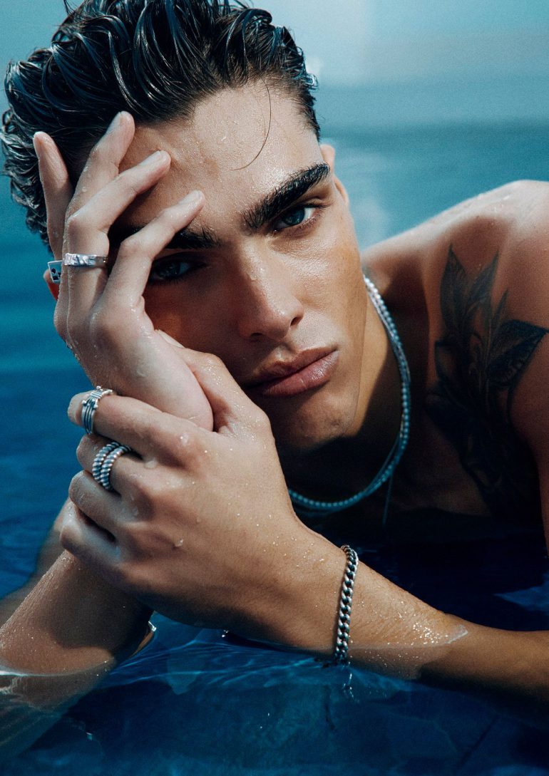 Simone Stravolov book photo