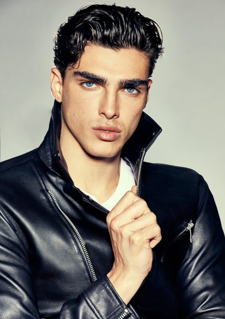 Simone Stravolov book photo