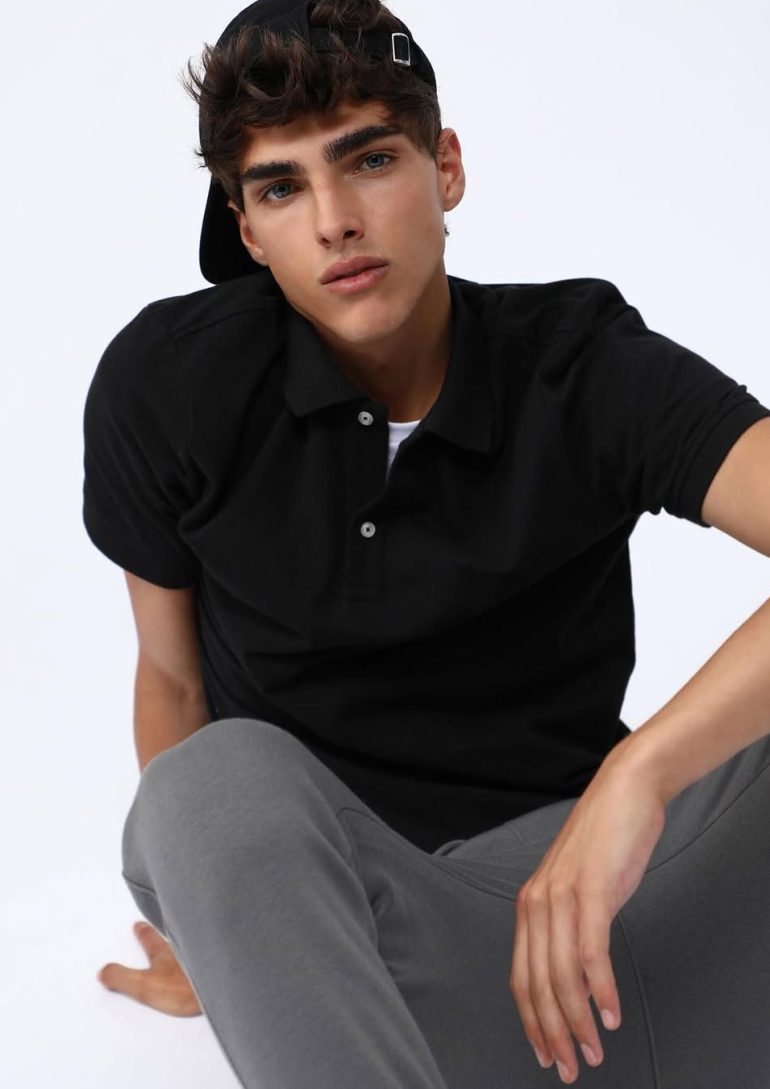 Simone Stravolov book photo