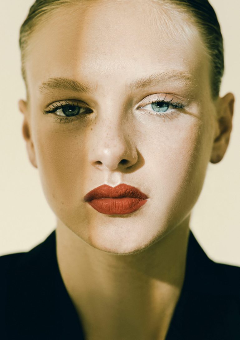 Ennija Admidina book photo
