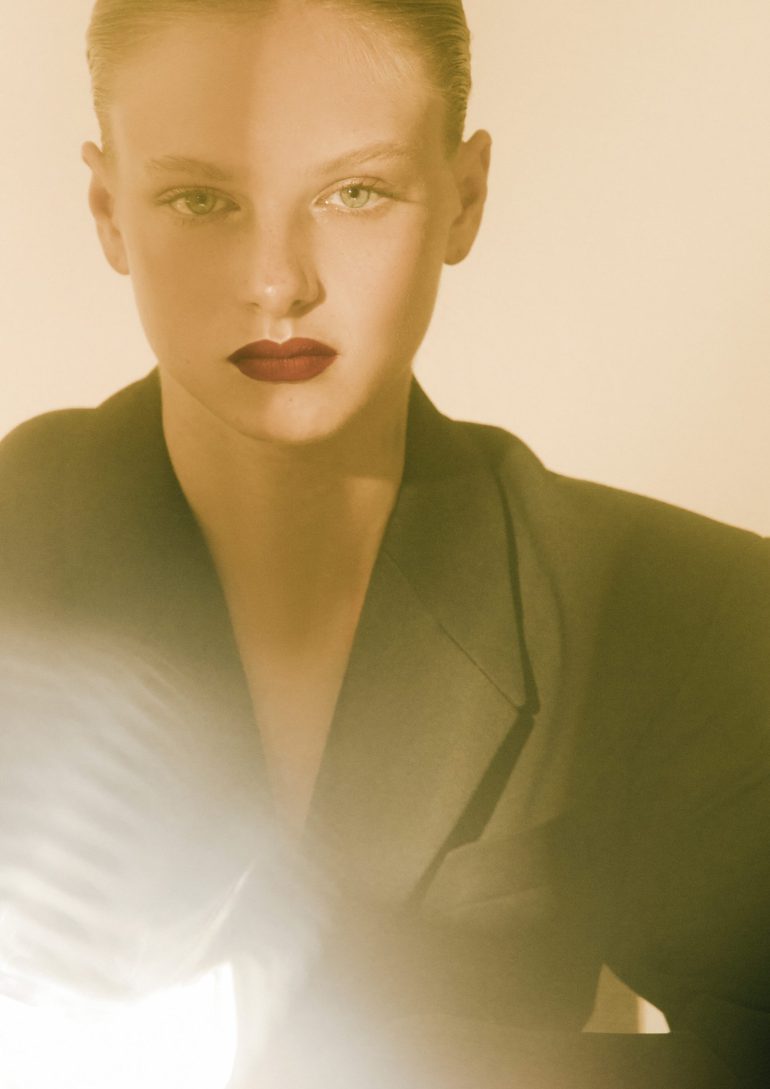 Ennija Admidina book photo