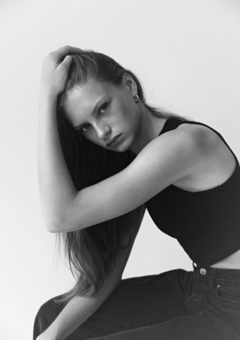 Ennija Admidina book photo