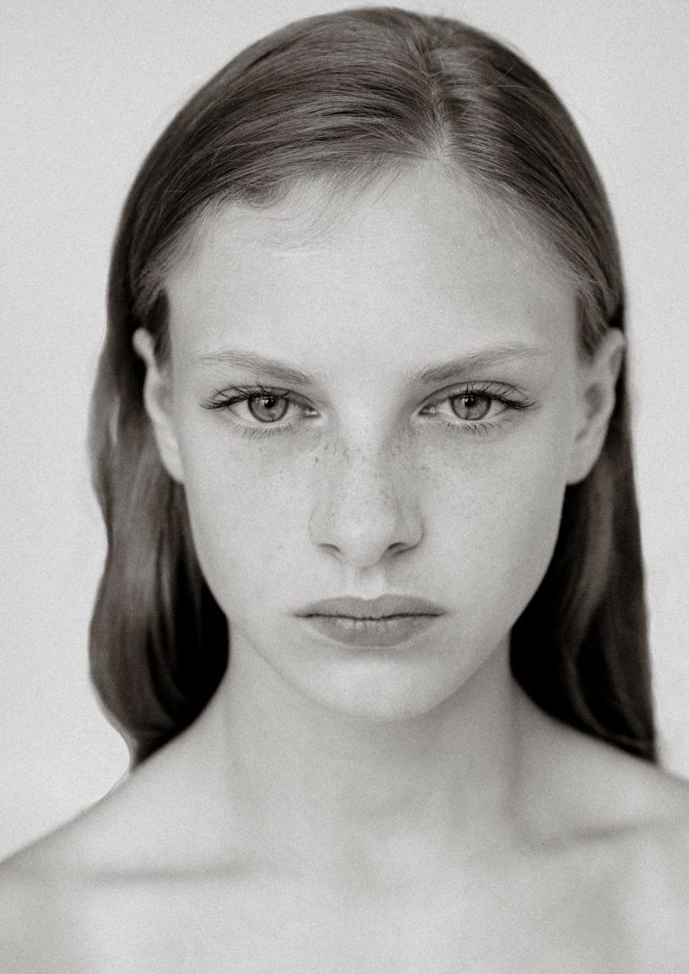 Ennija Admidina book photo