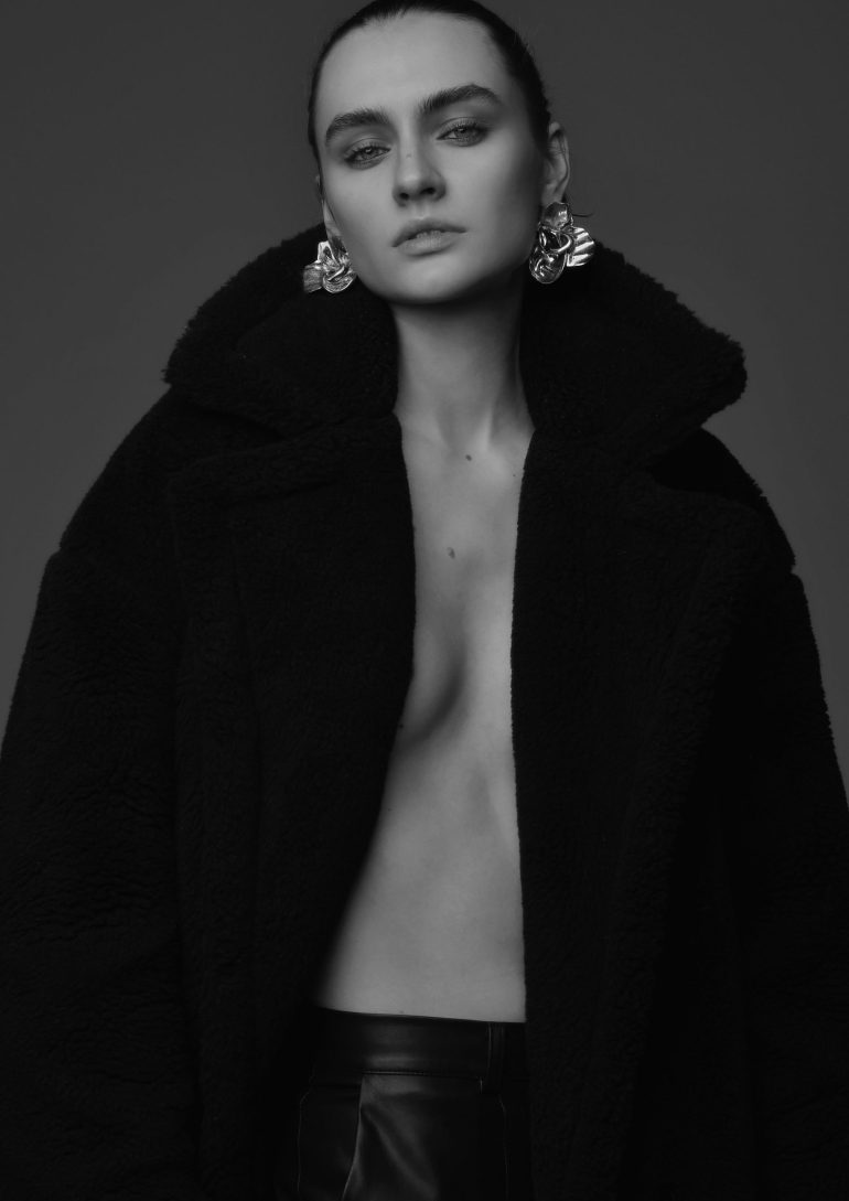 Victoria Vedi book photo