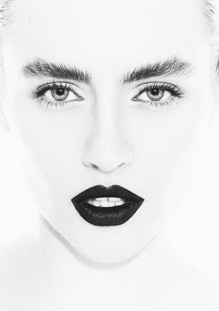 Victoria Vedi book photo