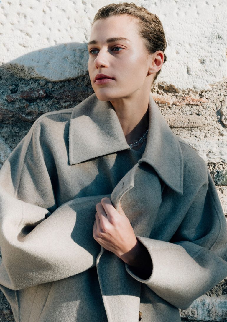 Eline V book photo
