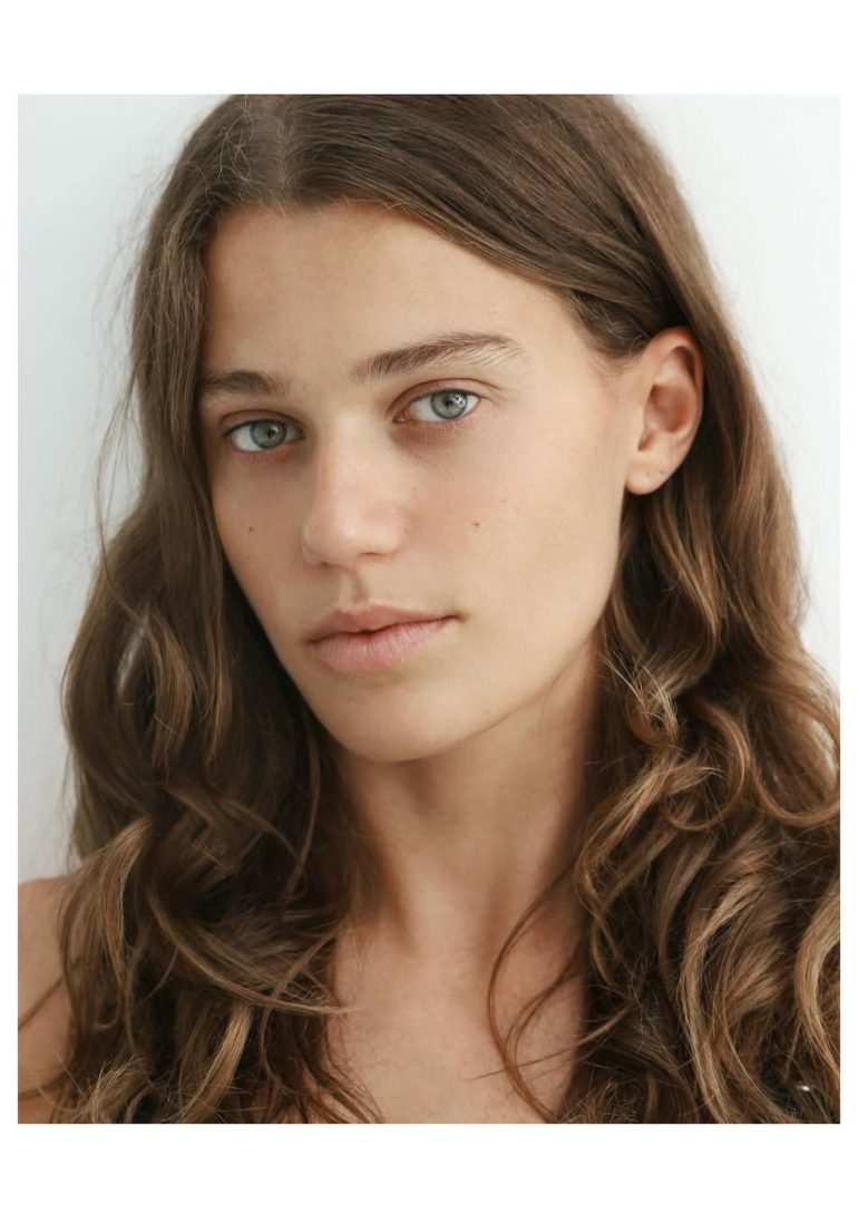 Eline V book photo