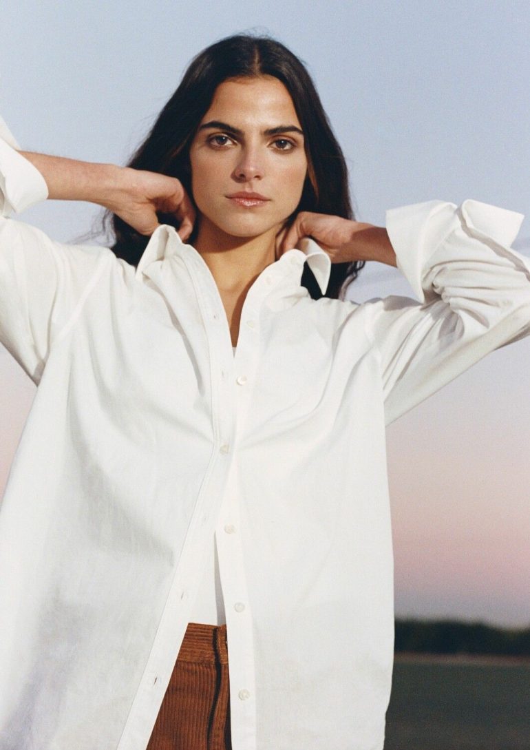 Victoria De Carlos book photo