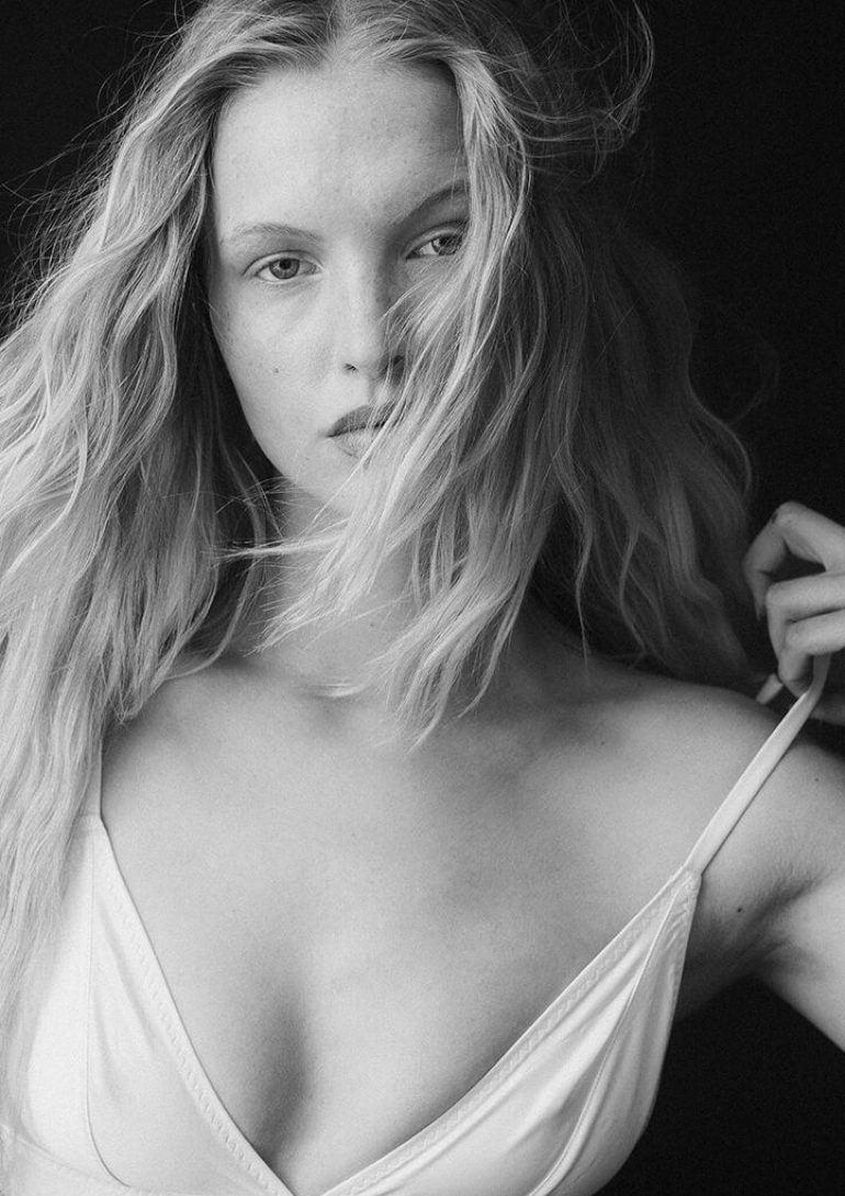 Alison Noa book photo