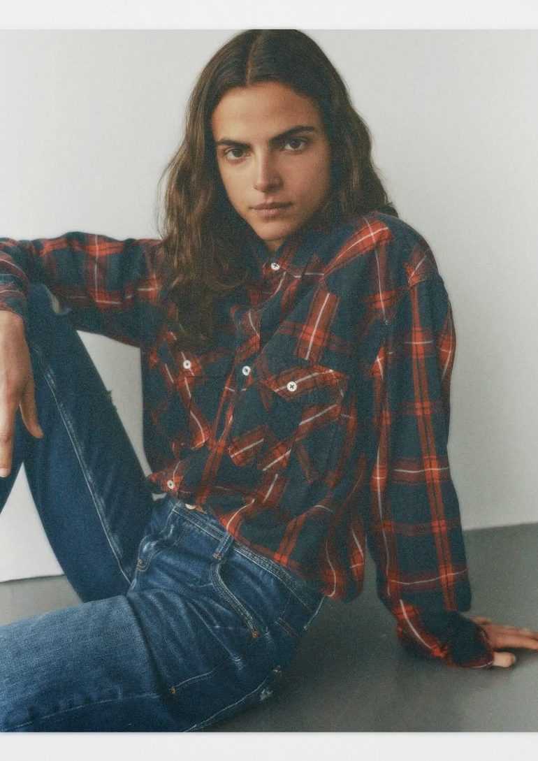 Victoria De Carlos book photo