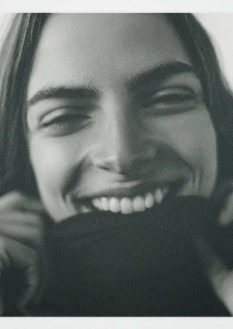 Victoria De Carlos book photo