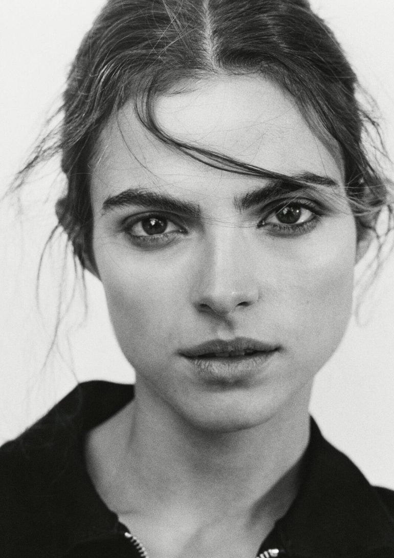 Victoria De Carlos book photo