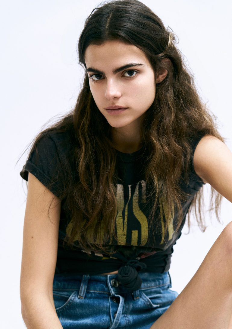 Victoria De Carlos book photo