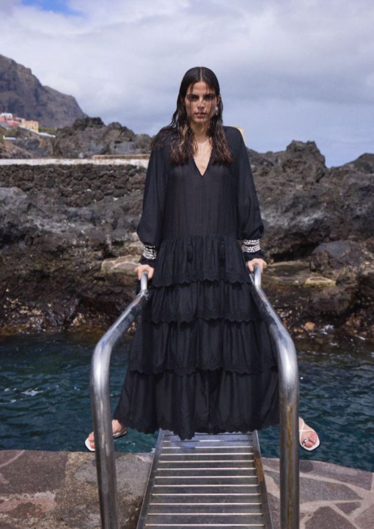 Victoria De Carlos book photo