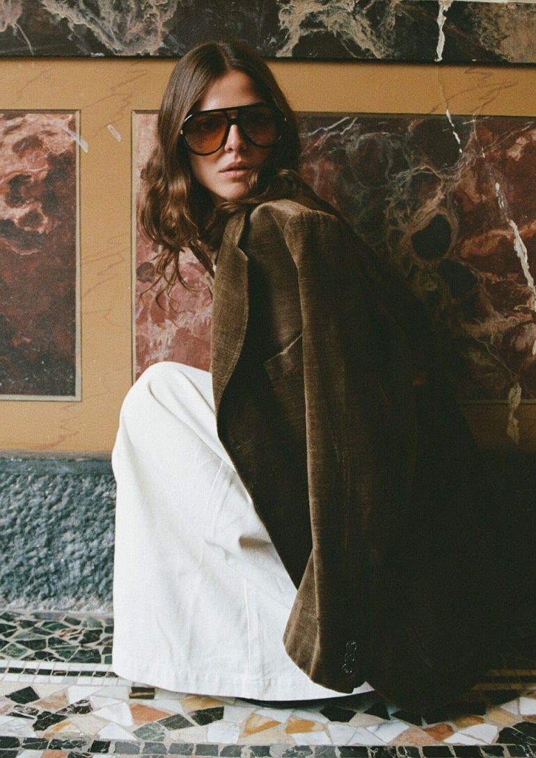 Victoria De Carlos book photo